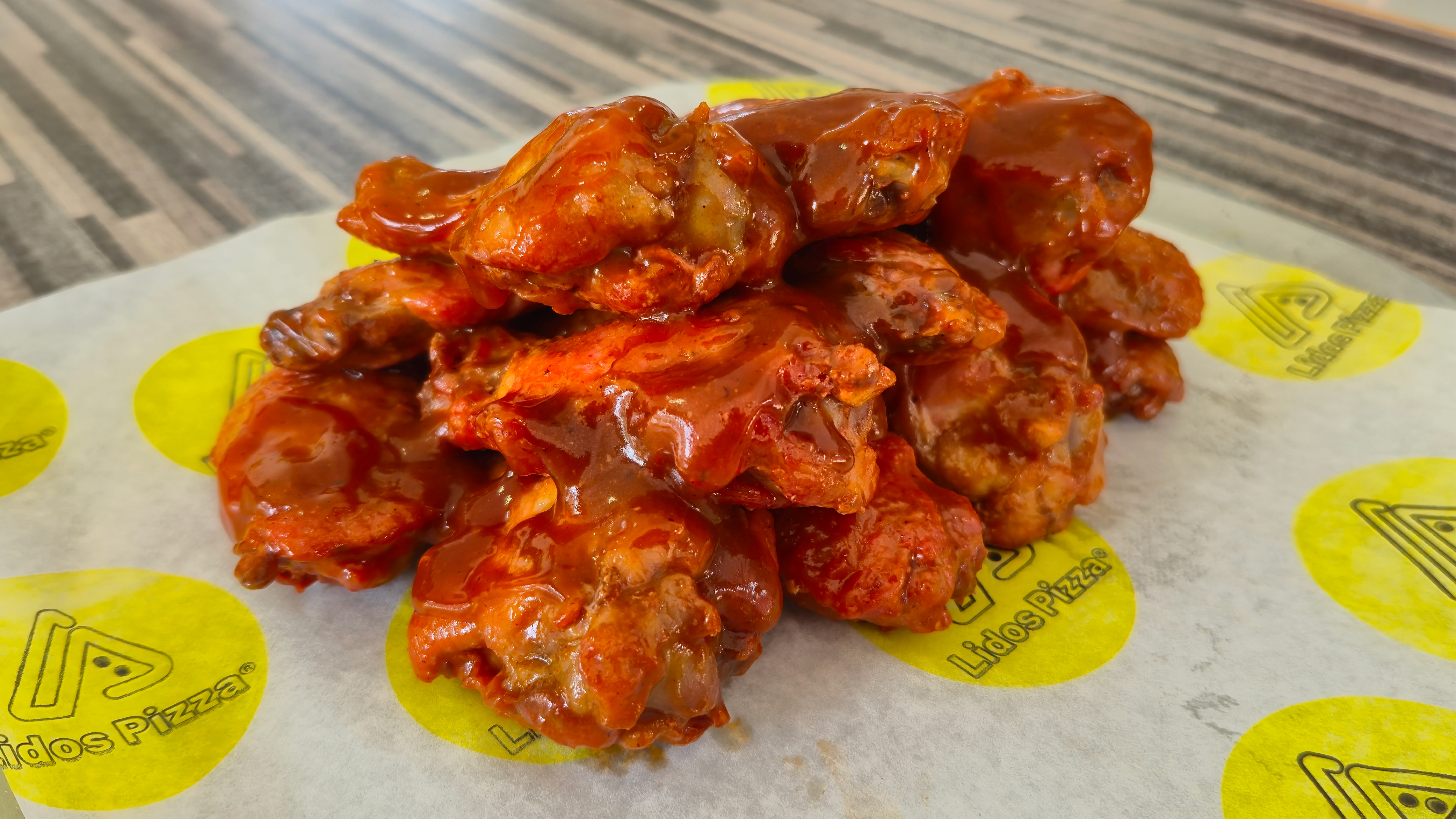 Alitas Lidos bañadas en salsa