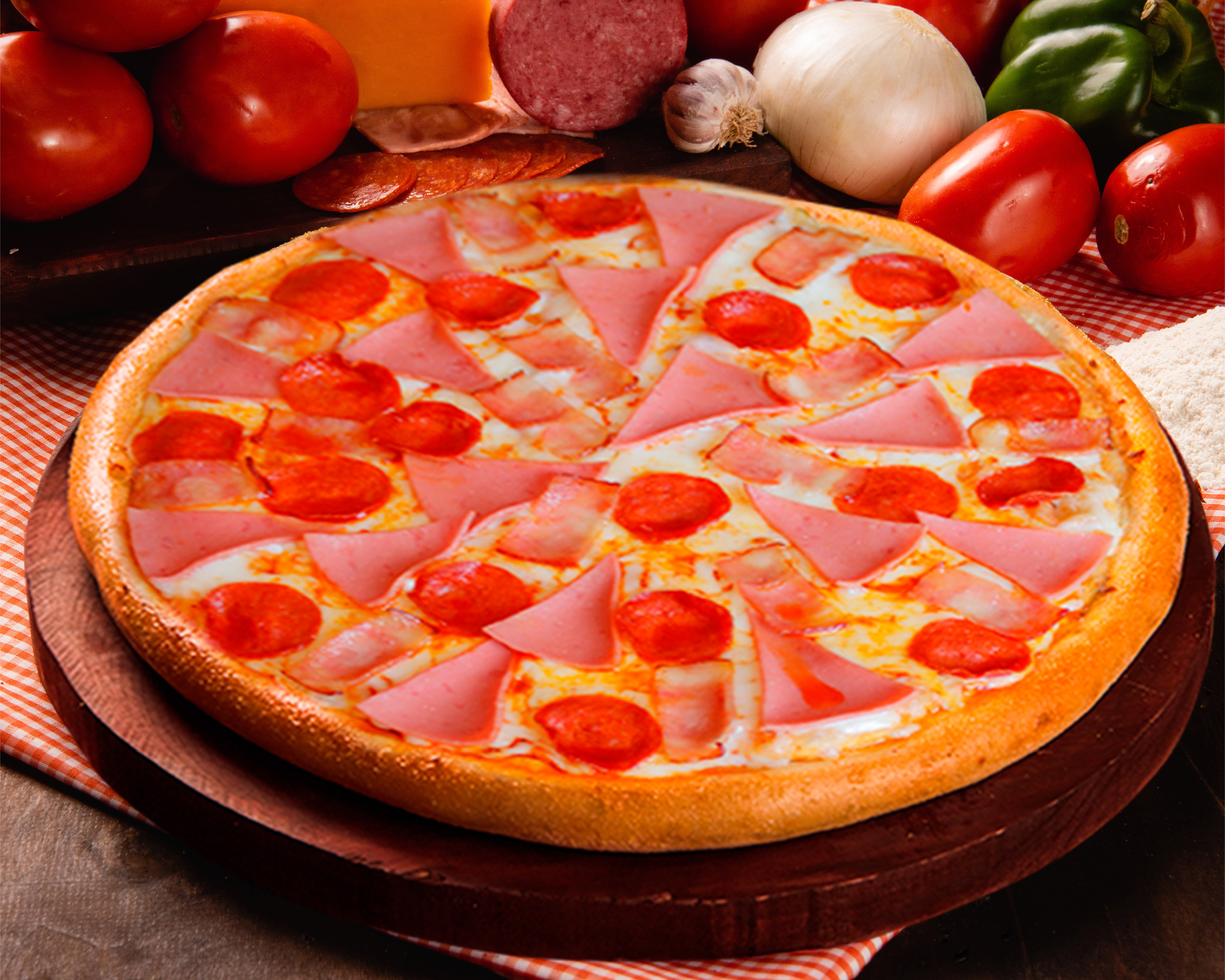Pizza Carnes Frías con jamón, pepperoni y salami