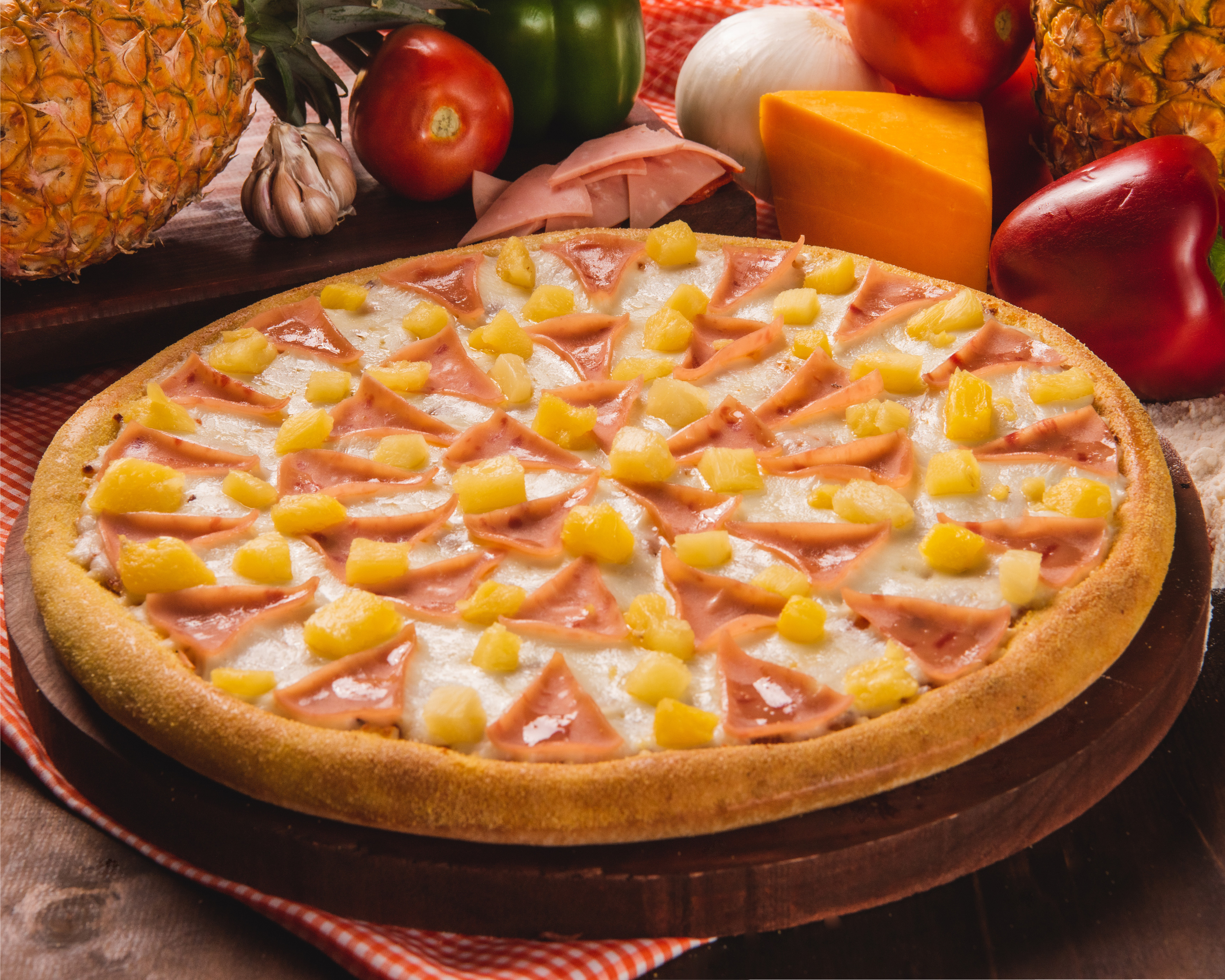 Pizza Hawaiana con jamón, piña y queso